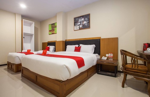 Malang Hotel | RedDoorz Premium @ Jalan Cengkeh