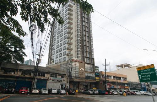 Phil-Am Hotel | RedDoorz Premium @ West Avenue Quezon City