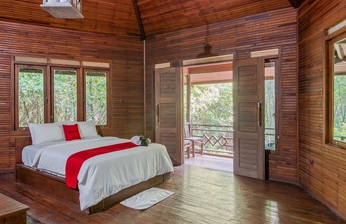 Pantai Indah Kapuk Hotel | RedDoorz Resort @ Taman Wisata Mangrove