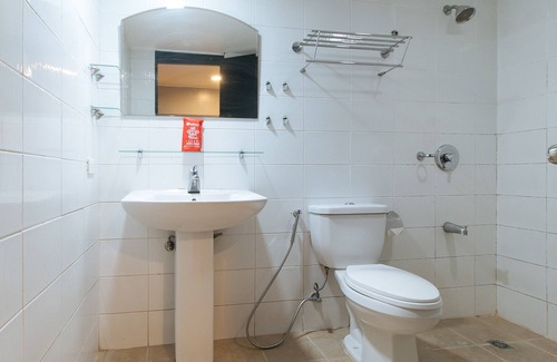 Highway Hills Hotel | RedDoorz @ Samat Mandaluyong