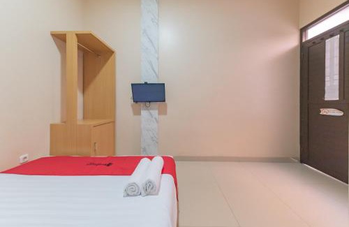 Subang Hotel | RedDoorz Syariah near Exit Toll Subang