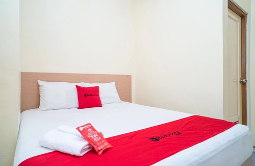 Banjarmasin Hotel | RedDoorz Syariah near Taman Siring 2