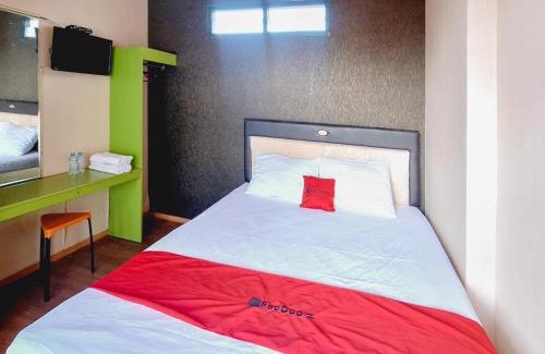 Sidomulyo Hotel | RedDoorz Syariah near Lippo Plaza Batu