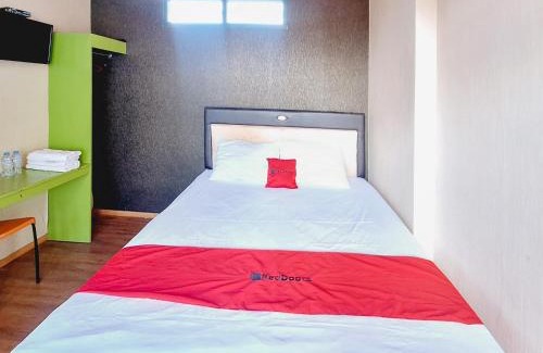 Sidomulyo Hotel | RedDoorz Syariah near Lippo Plaza Batu