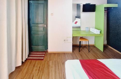 Sidomulyo Hotel | RedDoorz Syariah near Lippo Plaza Batu