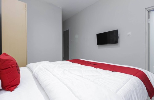 Bekasi Hotel | RedDoorz Syariah near Metropolitan Mall Bekasi
