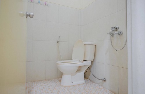 Jambi Hotel | RedDoorz Syariah near Tugu Juang Jambi 2