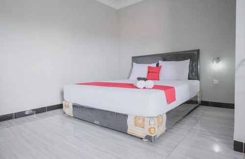 Jambi Hotel | RedDoorz Syariah near Tugu Juang Jambi 2