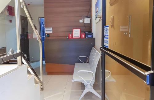 Tagbilaran Hotel | RedDoorz @ VP Inting Street