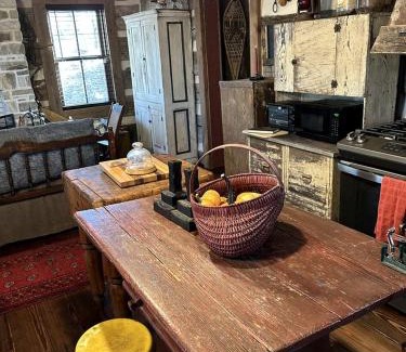 Rutherfordton House | Redesign Wooden Cabin with Jacuzzi and Front Porch in North Carolina