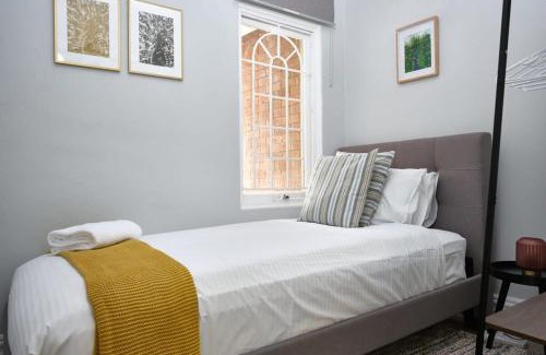 Redfern House | Redfern Classic Terrace - Parking and Balcony