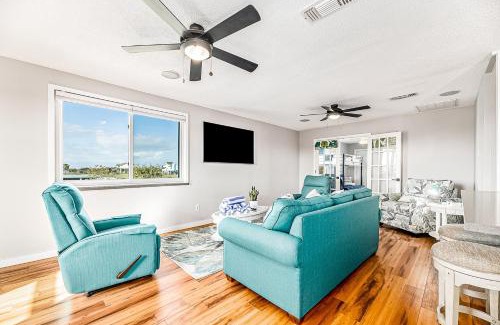 Galveston House | Redicare Resort - Upstairs