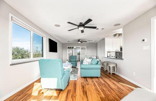 Galveston House | Redicare Resort - Upstairs