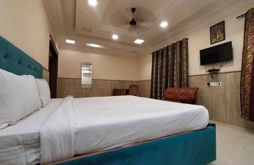 Noida Hotel | Redisston Hotel By GRB