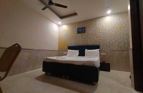 Noida Hotel | Redisston Hotel By GRB
