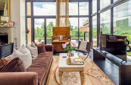 Celo House | Redstone Mansion LLC, Luxury Living