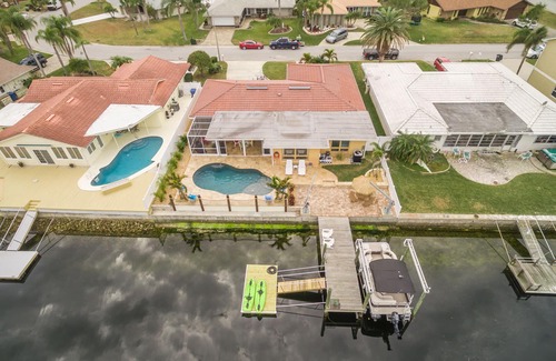 Gulf Harbors House | Reduced Fall rates! Free pontoon boat for your stay. Paradise on the water.