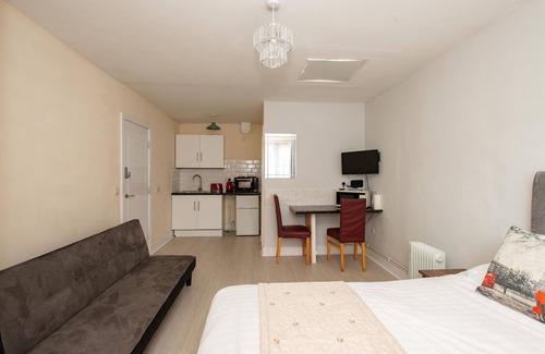 London Borough of Bromley Apartment | REDUCED RATE - Studio 2 - 25 mins to London Bridge