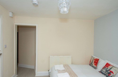 London Borough of Bromley Apartment | *Reduced Rates* Compact Studio 20 minutes to London via fast train