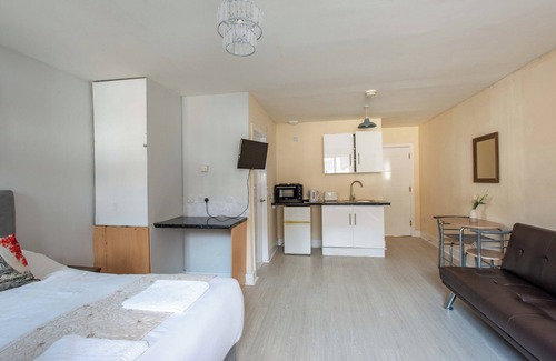 London Borough of Bromley Apartment | *REDUCED RATES* Greater London Private Studio 1 - 20 Mins to London Bridge