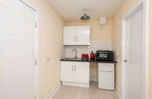 London Borough of Bromley Apartment | *Reduced Rates* *REFURBISHED* Studio (2) 25 Mins approx. to London Bridge
