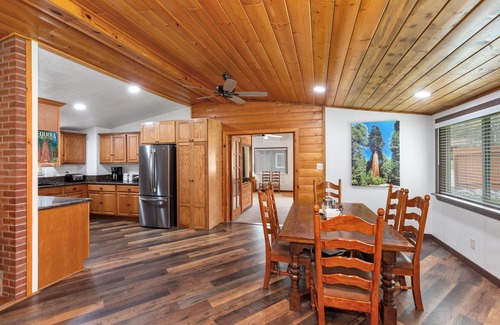 Three Rivers House | Redwood Cabin on The Main Fork of the Kaweah River