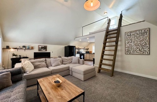 Eidelweiss Village House | Redwood Retreat | Lake Access | Mtn. Getaway