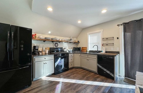 Eidelweiss Village House | Redwood Retreat | Lake Access | Mtn. Getaway