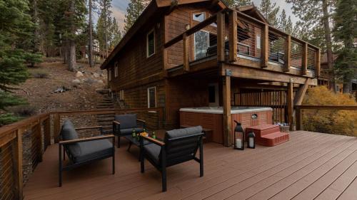 Truckee House | Redwood by AvantStay Secluded Cabin w Views Spa 5mins to NorthStar