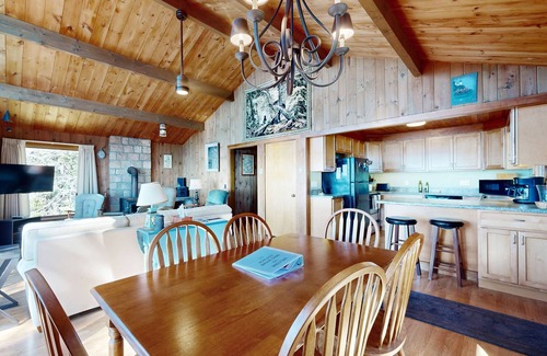 Bass Harbor House | Reed Shore Cottage | Oceanfront house in Bass Harbor with direct beach access