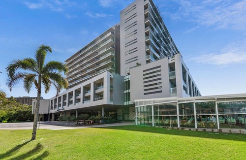 Cairns Central Business District Apartment | Reef - Waterfront City Pool Sauna Gym