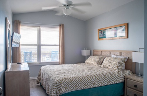 Long Beach House | Reel Nice: 2nd Row Gem, Beach and Pier View from Balcony!