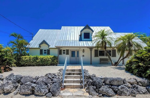 Marathon House | Reel Sunset 3/2 with Pool and Canalfront in Duck K