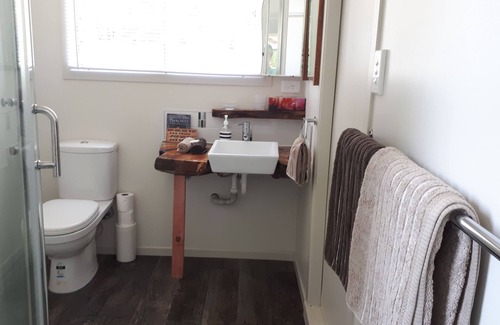 Te Rangiita Apartment | "REELAX-ATION" by the Lake. The Perfect base to Relax, Fish,Swim,Ski or Explore