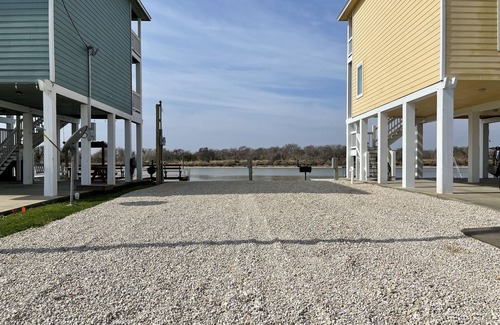 Matagorda RV Rental | “Reeling Em Inn” WATERFRONT RV HOOKUPS ON THE COLORADO RIVER RV #2