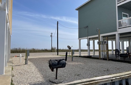 Matagorda RV Rental | “Reeling Em Inn” WATERFRONT RV HOOKUPS ON THE COLORADO RIVER RV #2