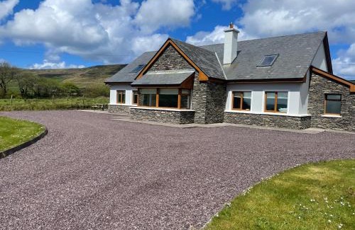 Bothar Bui House | Reenconnell Dingle