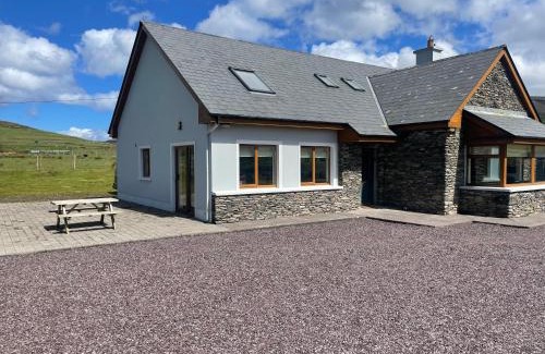 Bothar Bui House | Reenconnell Dingle