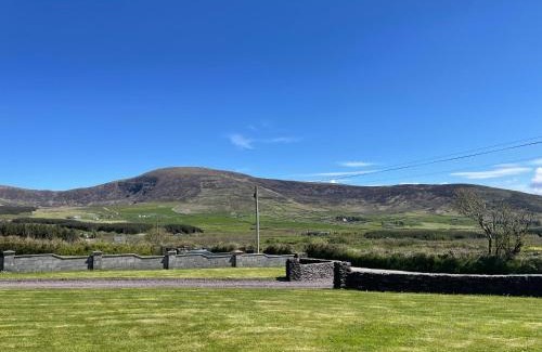 Bothar Bui House | Reenconnell Dingle