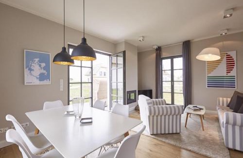 Kreptitz House | Reetland am Meer - Premium Reetdachvilla mit 3 Schlafzimmern, Sauna und Kamin E24