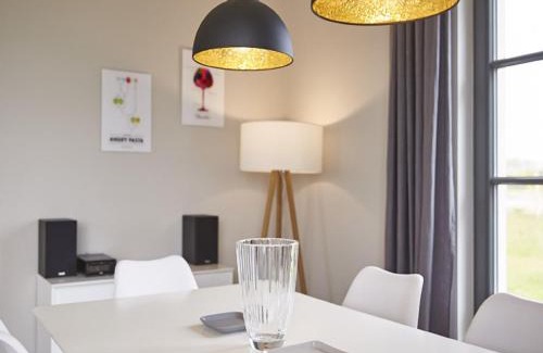 Kreptitz House | Reetland am Meer - Premium Reetdachvilla mit 3 Schlafzimmern, Sauna und Kamin E24