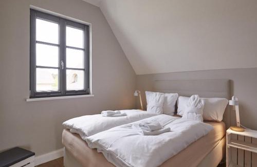 Kreptitz House | Reetland am Meer - Premium Reetdachvilla mit 3 Schlafzimmern, Sauna und Kamin E24