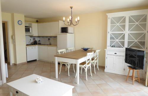 Arzon Villa | REF 056 Maison T3 pour quatre personnes avec terrasse vue port Crouesty ARZON