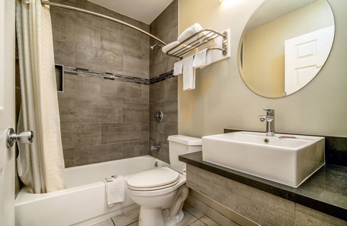 Downey Hotel | Regency Inn & Suites