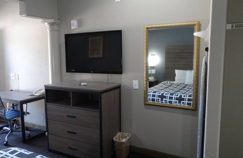 Humble Hotel | Regency Inn & Suites