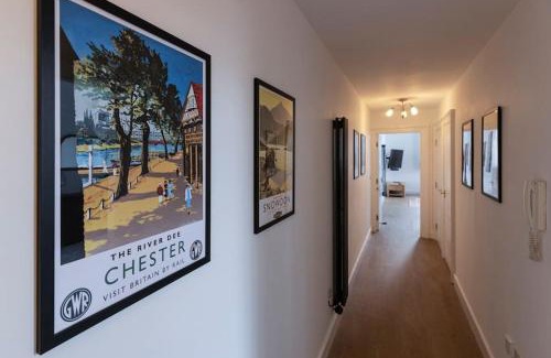 Gloucester Apartment | Regency style Marvel apartment
