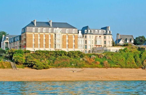 Saint-Ideuc Apartment | Reine Marine -T2 Face Mer by Interhome