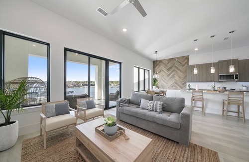 Montgomery Condo | Rejuvenate at Lake Conroe's #1 food spot! 60% Discount for Monthly Stays!