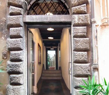 Rione V Ponte House | Relais Palazzo Taverna