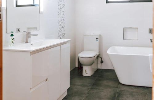 Bicheno House | Relax @ 31 - Location Location!